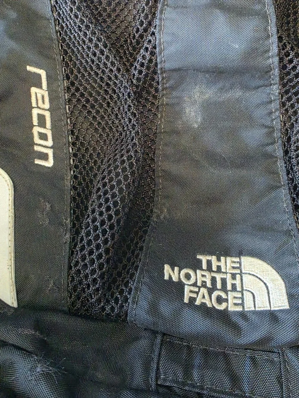 The North Face Recon Hiking Backpack Black FlexVent Padded Straps Back Laptop